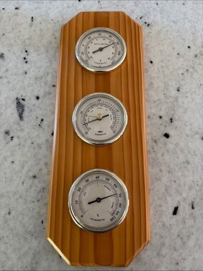 Wooden Indoor Weather Station - Amber Finish
